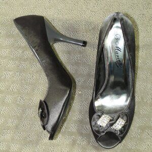 Maxima Women's Size 8.5 Grey Satin Bling Bow 3.5" Heels